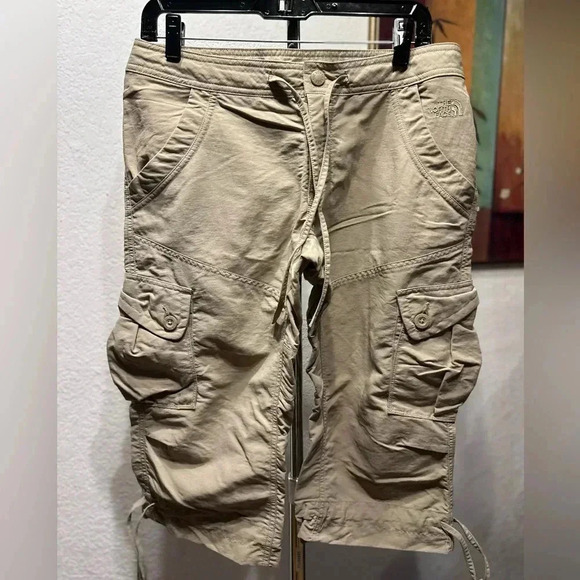 The North Face Nylon Drawstring Cargo Pocket Clamdigger Capris Women’s size 10 - Picture 1 of 10